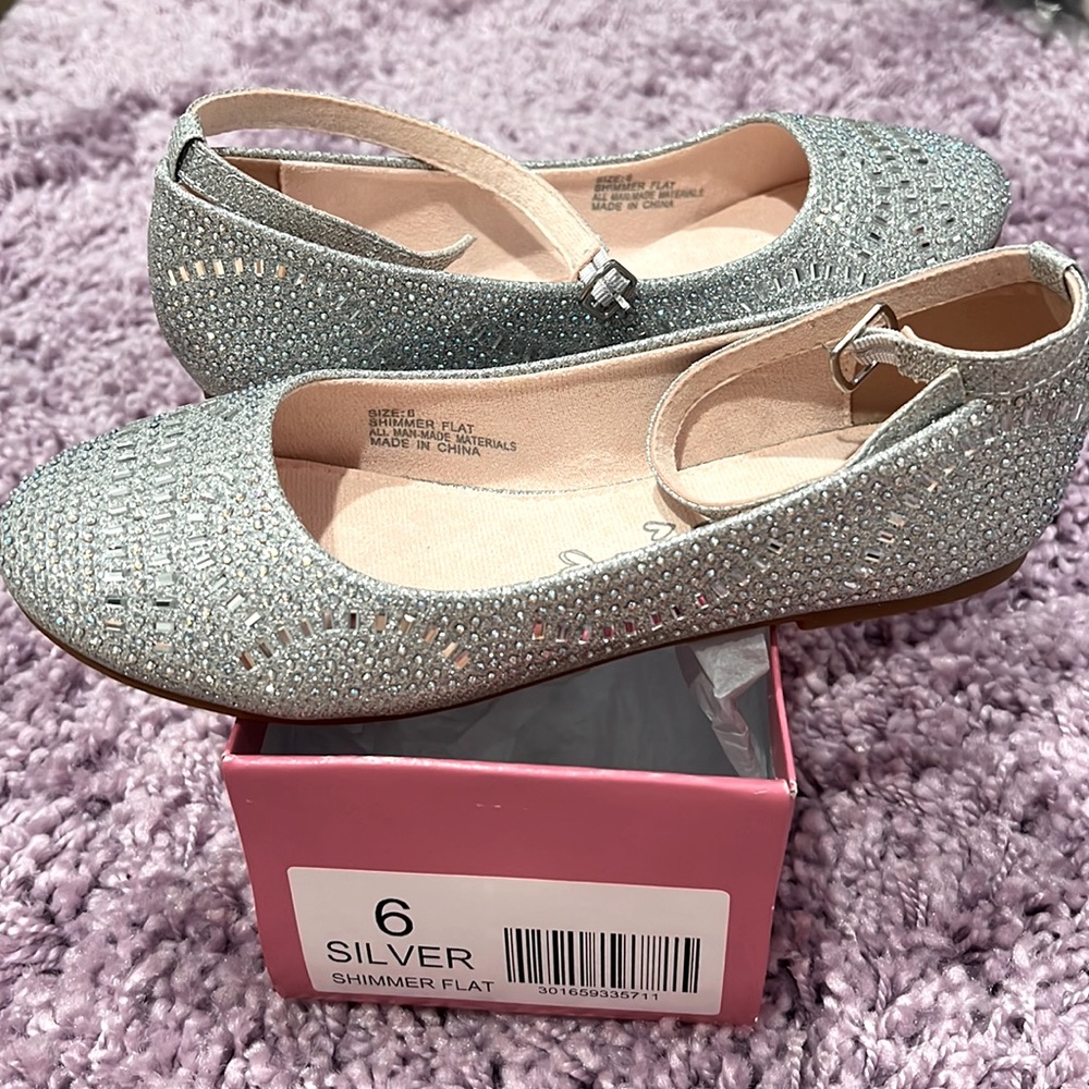 Olive & Edie girls shoe, New, size 6